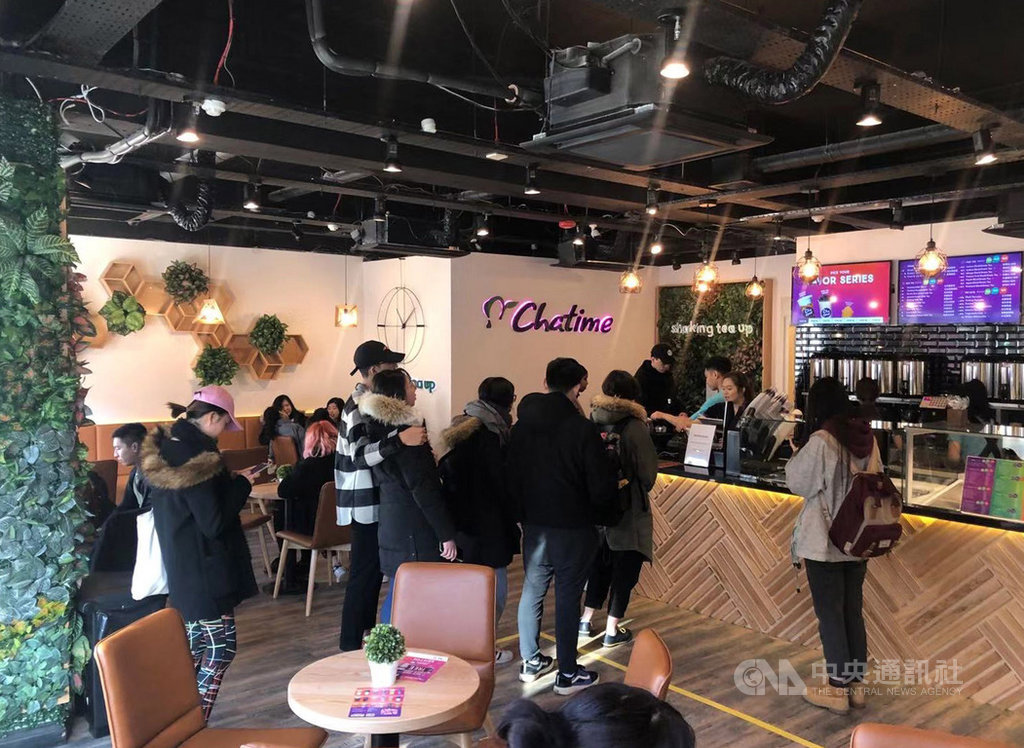 遭遇疫情逆風,手搖飲業者六角國際(2732)力求「不裁員、不減薪」,董事長將不支領薪酬到年底。(六角提供)中央社記者江明晏攝 109年4月10日