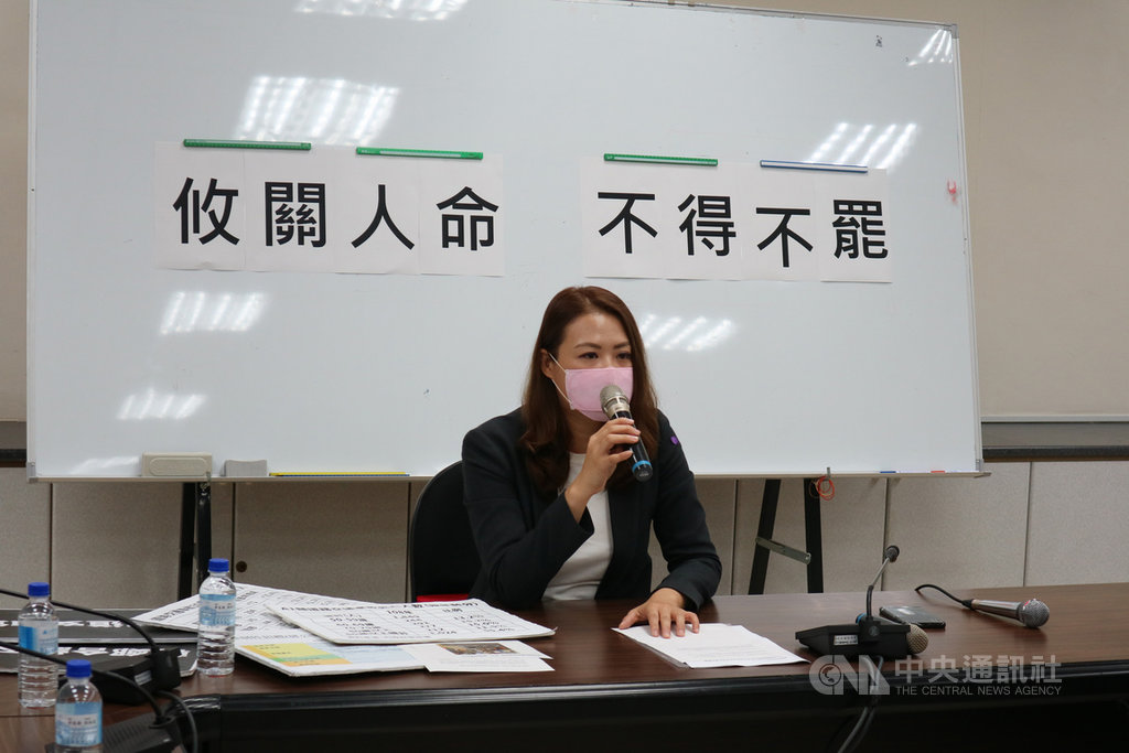 民進黨高雄市議員高閔琳(圖)10日上午舉行記者會,質疑高雄市政府挪用道路交通安全宣傳預算進行反罷韓宣傳,用以挽救高雄市長韓國瑜的網路聲量。(民進黨高雄市黨部提供)中央社記者程啟峰高雄傳真 109年4月10日