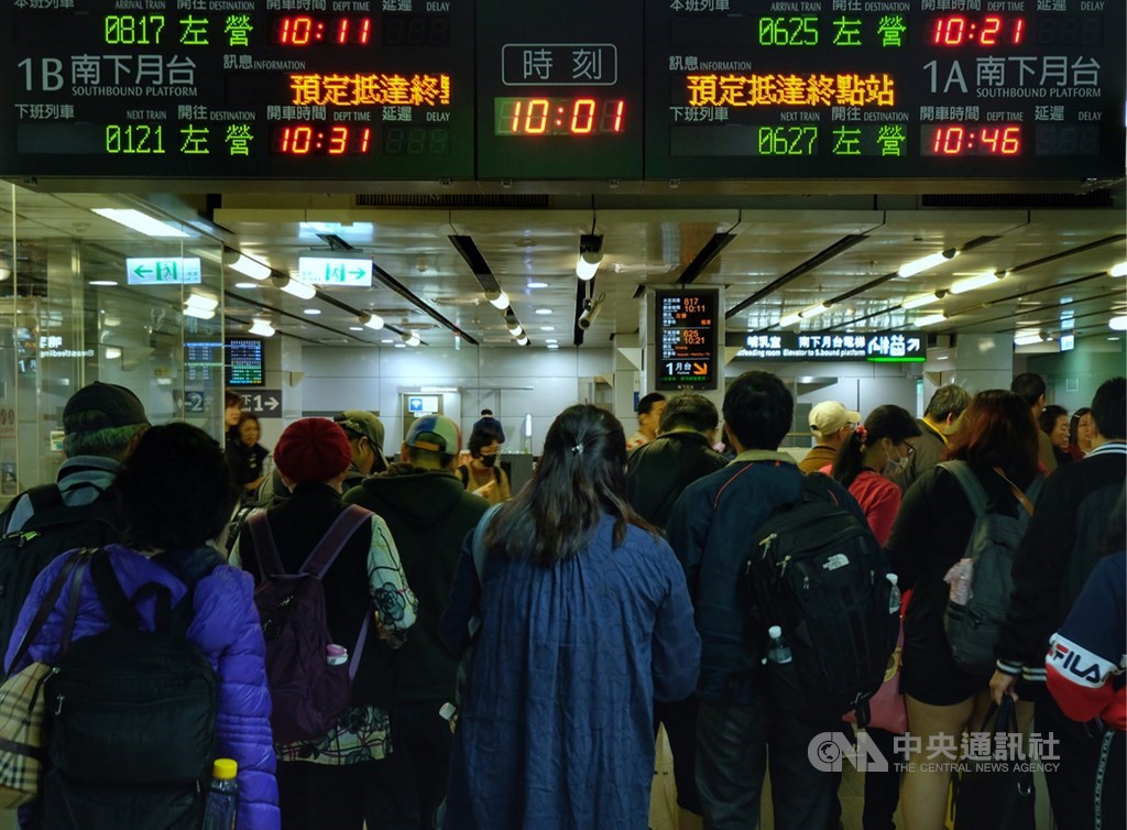 張啟元2018年駭入高鐵訂票主機系統竄改退票金額未得手,被桃園地方法院依詐欺罪判處6個月徒刑。圖為高鐵台北站。(中央社檔案照片)