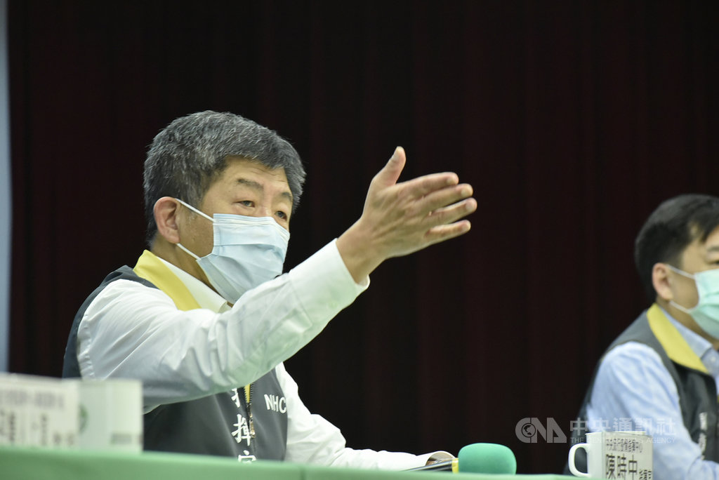 中央流行疫情指揮中心12日宣布,台灣新增3例武漢肺炎(2019冠狀病毒疾病,COVID-19)確診個案,為2名境外、1本土;指揮官陳時中說,清明連假後沒有出現大量確診案例,疫情算是平穩,但有待持續觀察。(中央流行疫情指揮中心提供)中央社 109年4月12日