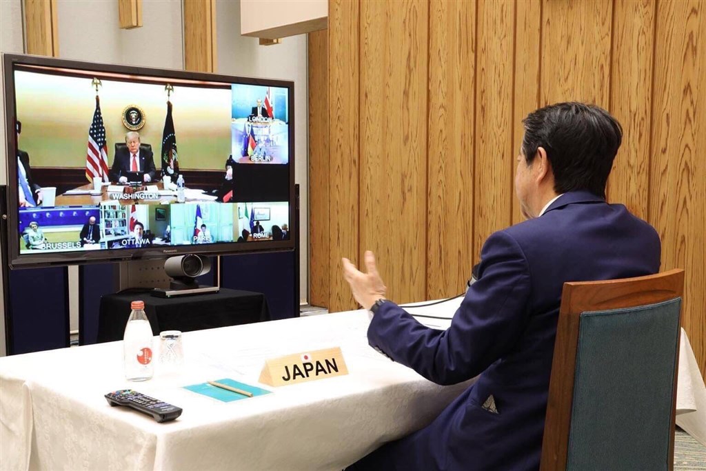 美國總統川普20日表示,他打算在華府附近的大衛營恢復召開G7領袖面對面峰會。圖為G7領袖4月16日舉行視訊會議。(圖取自twitter.com/JPN_PMO)