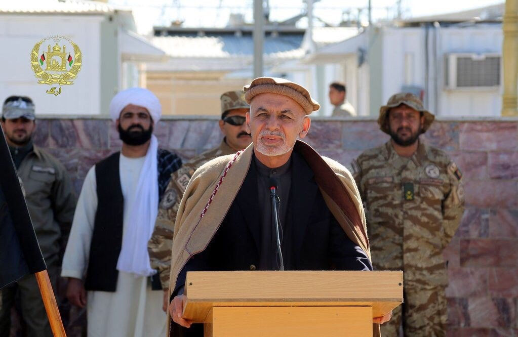 阿富汗總統甘尼(前)31日下令釋放500名塔利班(Taliban)囚犯,期能啟動停滯多時的和平談判。(圖取自twitter.com/ashrafghani)