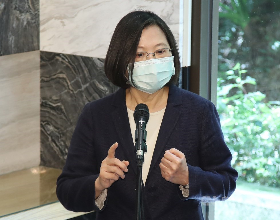 敦睦艦隊已成台灣目前最大武漢肺炎群聚案,24人染疫,總統府發言人張惇涵19日轉述總統蔡英文(圖)三點聲明。(中央社檔案照片)