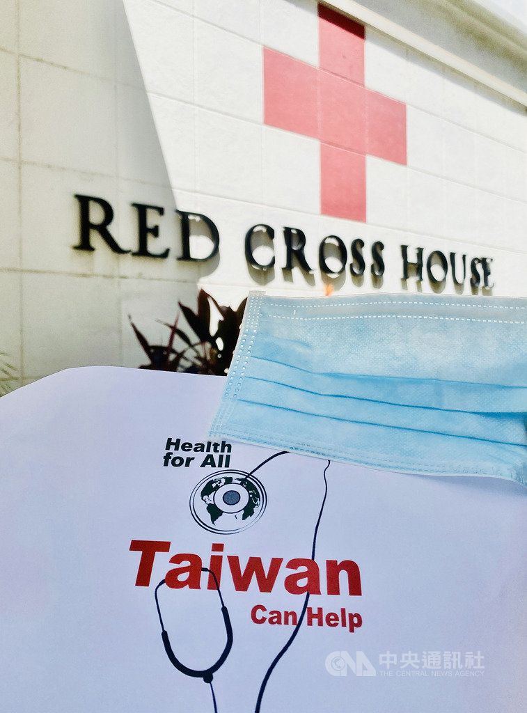 台灣援贈口罩運抵新加坡,駐新加坡台北代表處22日舉行捐贈儀式,由新加坡紅十字會代表接受。圖為台灣援贈新加坡的醫療級口罩。(駐新加坡台北代表處提供)中央社記者黃自強新加坡傳真 109年4月22日