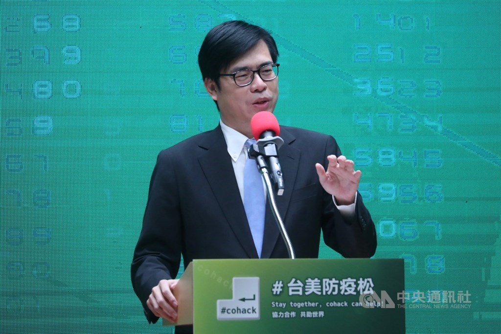 2019冠狀病毒疾病(COVID-19,武漢肺炎)疫情延燒,行政院及美國在台協會(AIT)24日舉辦記者會,宣布共同合作「台美防疫松(cohack)」活動,行政院副院長陳其邁(圖)出席致詞,盼集思廣益,共同找出抗疫創新方法。中央社記者吳家昇攝 109年4月24日