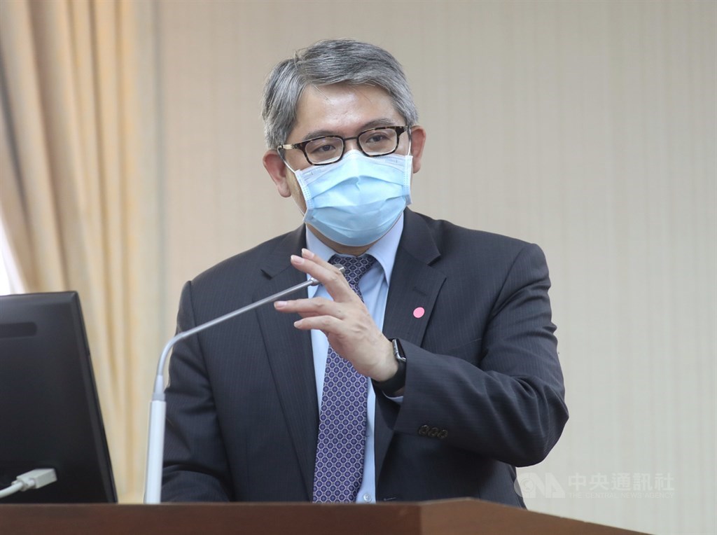 台北市錢櫃林森店火警釀多人死傷,內政部次長花敬群(圖)27日在立法院表示,這次調查,內政部會協助台北市政府,該有的管理都要做到位,目前看到的狀況,施工過程把相關消防設備全關而且沒有配套的緊急救援計畫提出,業者確實有明顯疏失。中央社記者裴禛攝 109年4月27日