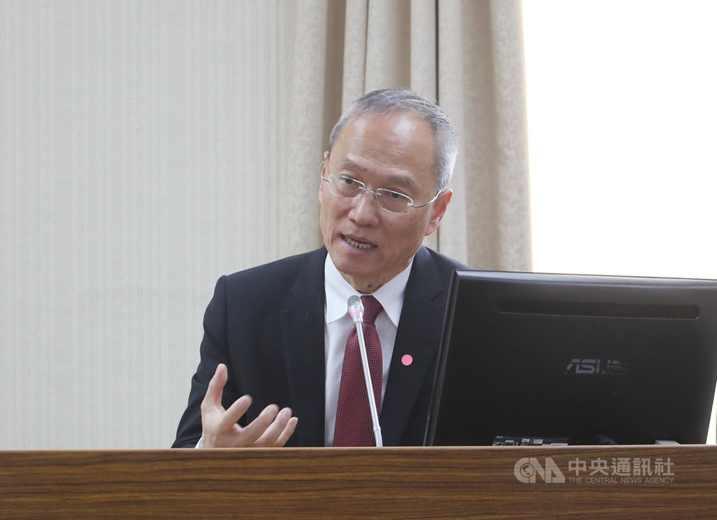 武漢肺炎(2019冠狀病毒疾病,COVID-19)疫情全球延燒,僑委會委員長吳新興27日表示,共85名台僑確診武漢肺炎,其中有24名台僑過世,其中巴西有13人。中央社記者裴禛攝 109年4月27日