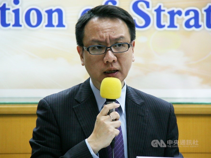 民黨主席江啟臣29日發布二級單位組織調整及人事命令,另成立國際事務部,並由淡江大學國際事務與戰略研究所副教授李大中(圖)擔任主任。(中央社檔案照片)