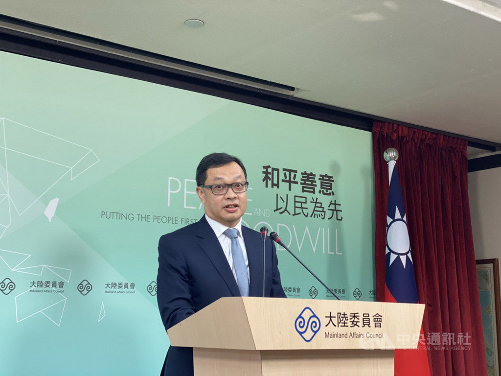 陸委會副主委陳明祺30日在記者會說明,針對違法任職中共黨政軍職者,已裁罰37人,另有86人正由相關主管機關查處中。中央社記者賴言曦攝 109年4月30日