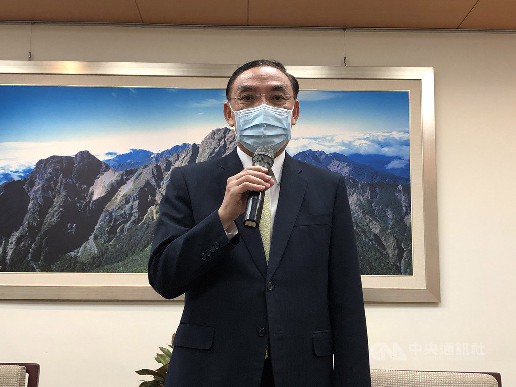 鐵路警察李承翰遭刺死案一審判決引發各界輿論譁然,法務部長蔡清祥(圖)4日受訪表示,與衛福部已有共識,擬籌設「司法精神病院」,由衛福部負責醫療,法務部負責維安,盼儘速籌設完畢。中央社記者劉世怡攝 109年5月4日