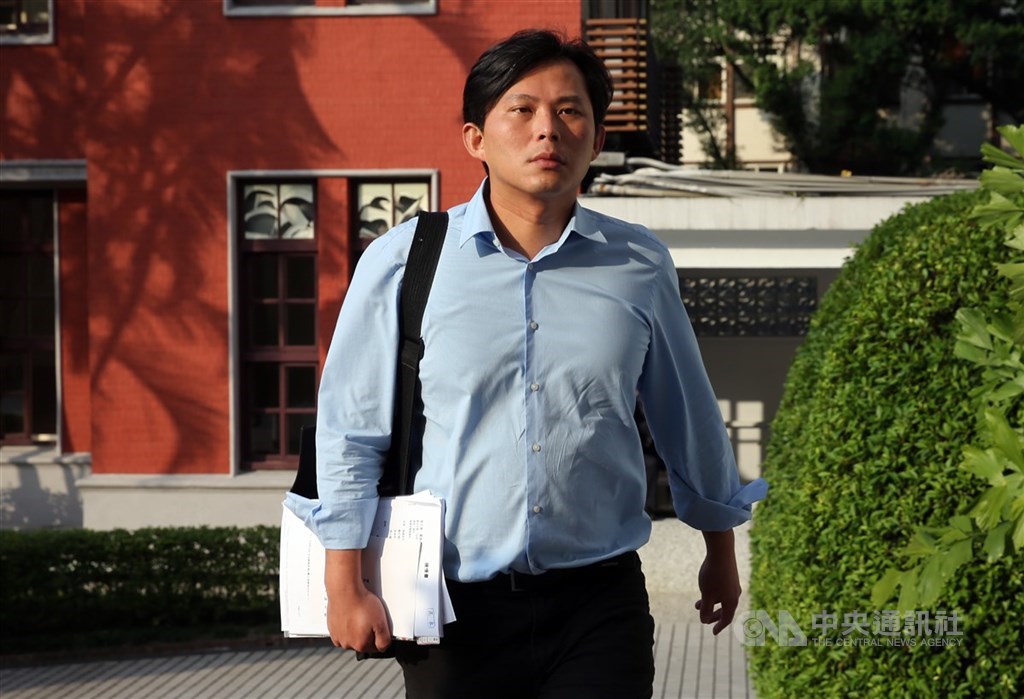 大同公司市場派三圓建設董事長王光祥5日宣布,邀請前立委黃國昌(圖)接受大同公司獨立董事提名。黃國昌回應表示若當選獨董,會在審計委員會中提案成立調查小組,徹查社會與股東對大同的質疑。(中央社檔案照片)