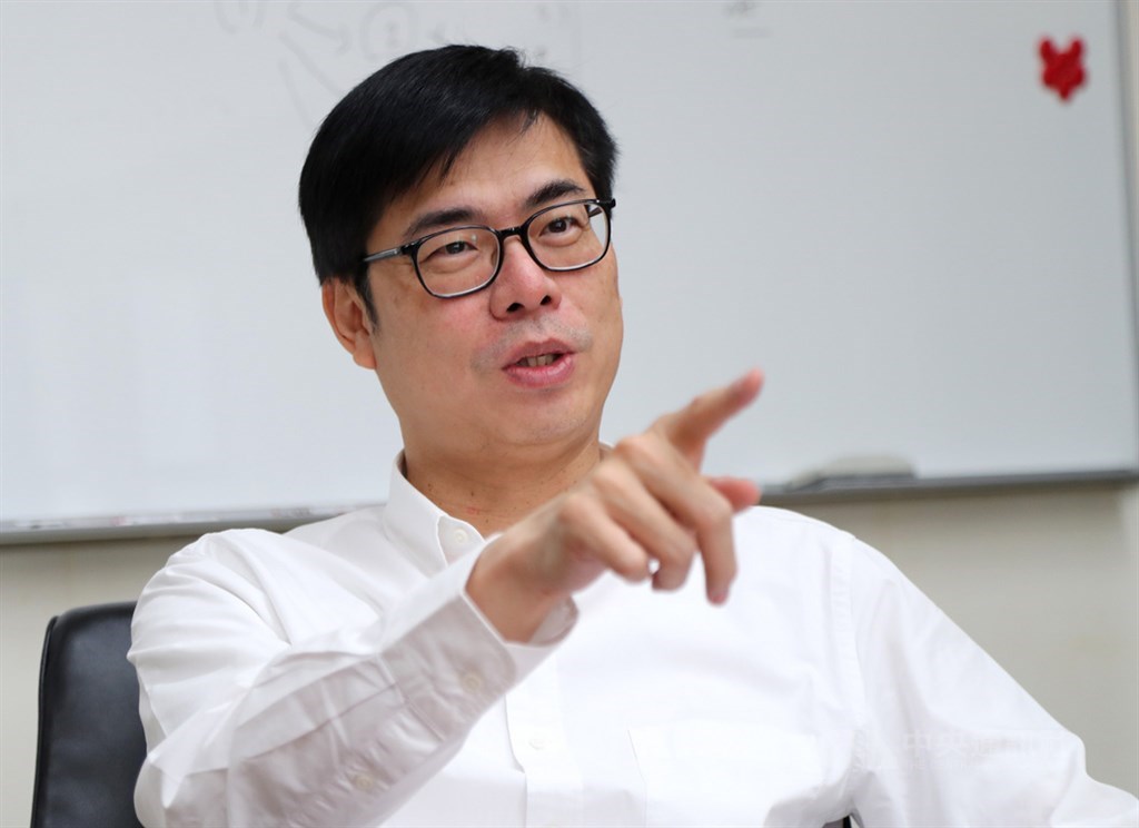 行政院副院長陳其邁說,他與疾管署、資安處、健保署、台大公衛學院的專家,一同將這段時間的防疫措施整理成論文,投稿國際期刊並獲刊登,希望讓更多人了解台灣的科技防疫,遏制疫情。(中央社檔案照片)