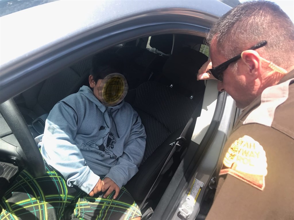 美國猶他州一名5歲男童因媽媽不買藍寶堅尼給他,就開著父母的車離家,在高速公路上被警察攔下。(圖取自twitter.com/UTHighwayPatrol)