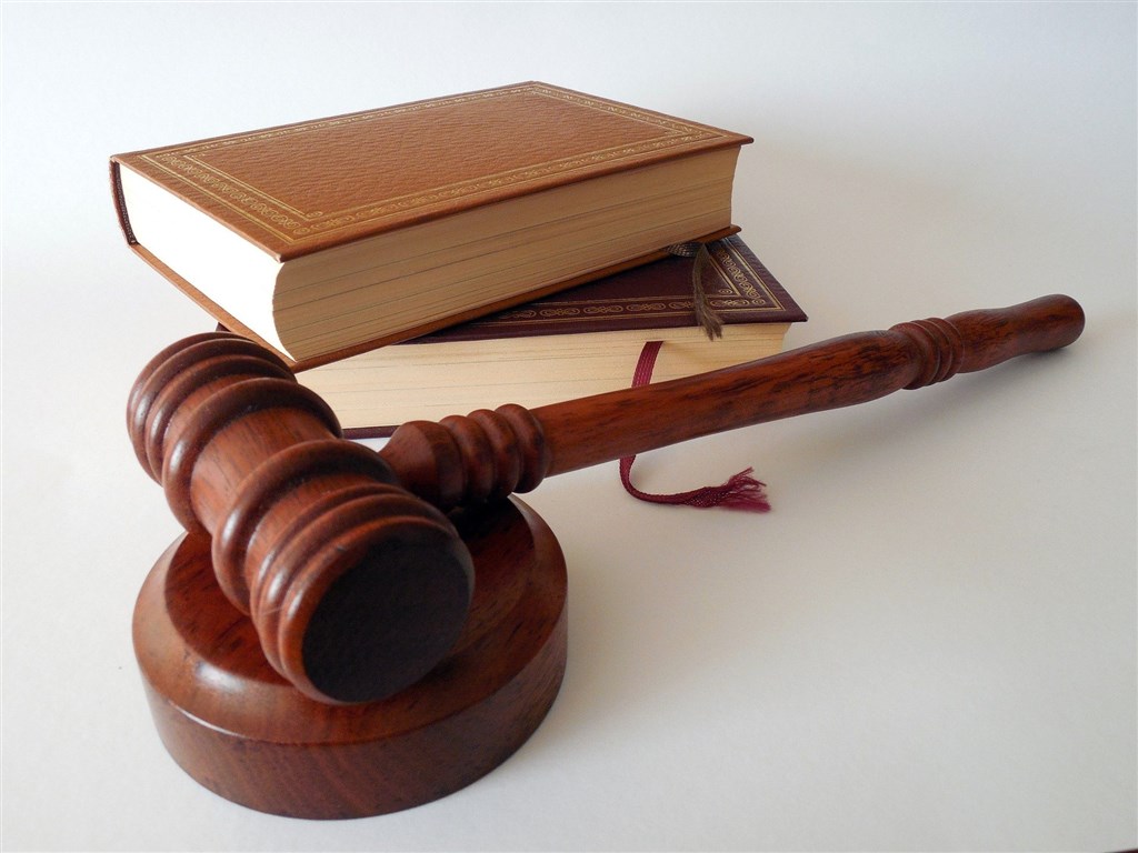 司法院刑事廳1日已就刑事訴訟法關於精神障礙或心神喪失規定修正及停止執行應否經鑑定等,邀集法界、衛福部及從事司法精神醫學鑑定醫師等開會討論。(示意圖/圖取自Pixabay圖庫)