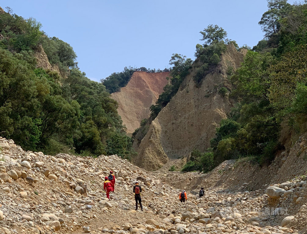 火炎山峽谷懸崖凶險林務局加強警示籲山友自律 地方 中央社cna