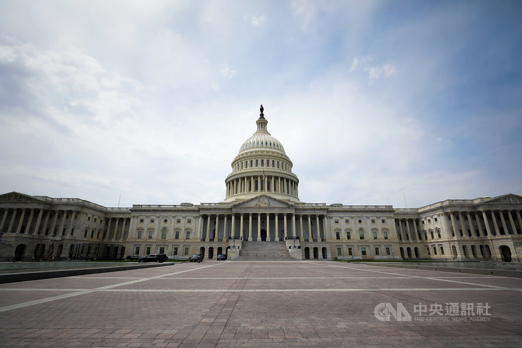 美國聯邦參議院美東當地時間11日通過法案,指示美國國務卿研擬策略,協助台灣重獲世衛觀察員身分。圖為美國國會大廈外觀。中央社記者徐薇婷華盛頓攝 109年5月12日