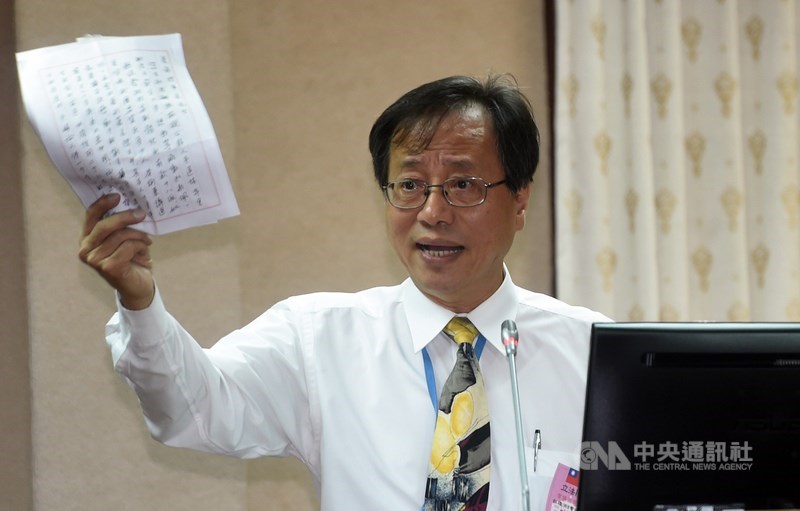 立委王婉諭表態支持罷免韓國瑜,全國公務人員協會榮譽理事長李來希(圖)在臉書發文批評:「踩著自己女兒的頭顱往上竄。」(中央社檔案照片)