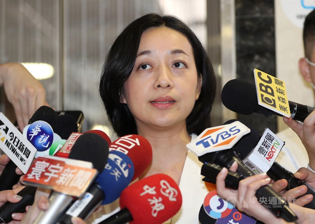 中華民國全國公務人員協會榮譽理事長李來希發言惹議。時代力量立委王婉諭(圖)14日說,這件事不一定違法,但希望素養的部分可以提升;至於是否提告,王婉諭則表示目前沒有具體規劃。中央社記者張皓安攝 109年5月14日