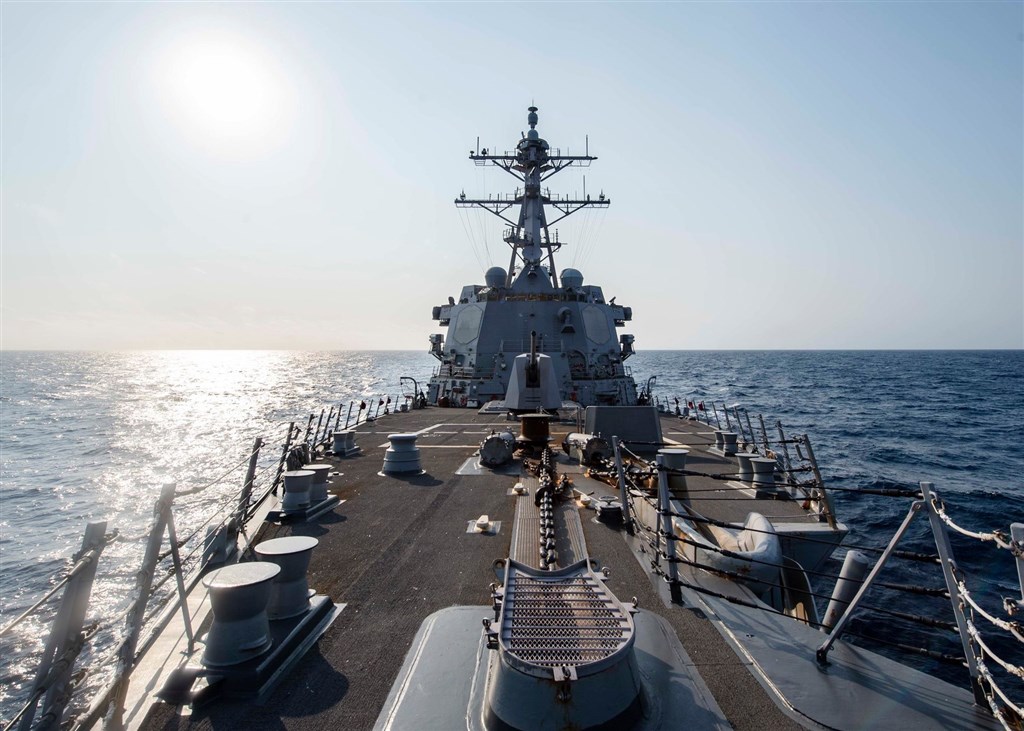 國防部14日表示,美軍一艘作戰艦上午由北向南航經台灣海峽,;美軍太平洋艦隊臉書粉絲團主動披露,為麥克坎貝爾號驅逐艦。(圖取自facebook.com/USPacificFleet)