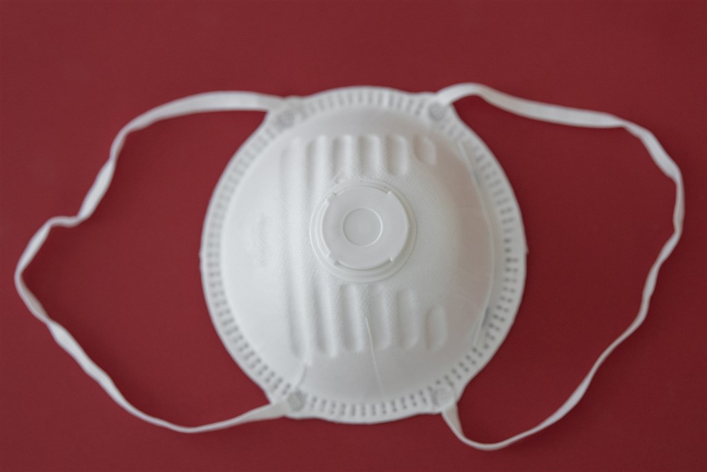 美國的新型冠狀病毒病例暴增,醫療用品稀缺,苦惱的醫師自比為上戰場卻沒子彈的士兵。(示意圖/圖取自Pixabay圖庫)