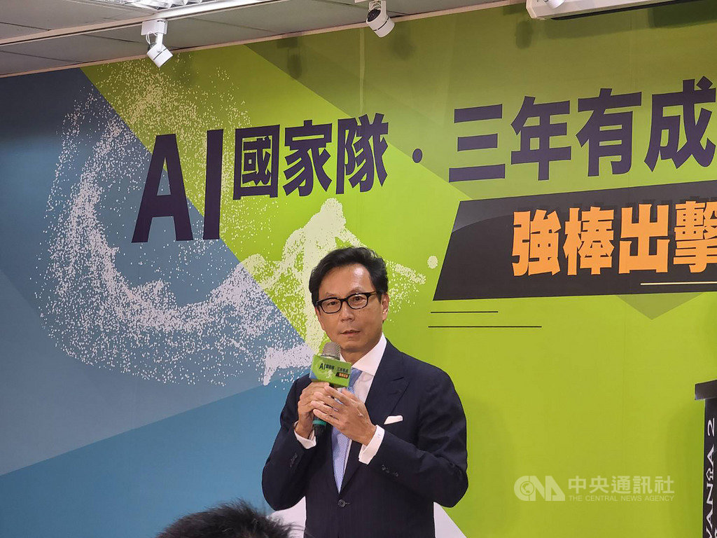 台灣大哥大董事長蔡明忠表示,疫情會加速數位轉型,台灣過去3年耕耘AI高速運算和雲平台,現在算是「準備好了」。中央社記者江明晏攝 109年5月15日