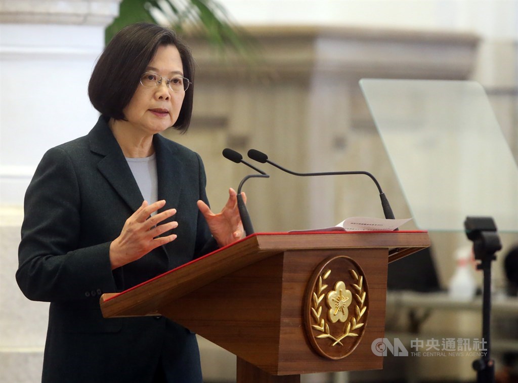 武漢肺炎疫情蔓延全球,台灣防疫成果受到肯定,總統蔡英文也因此頻頻登上國際媒體版面。(中央社檔案照片)