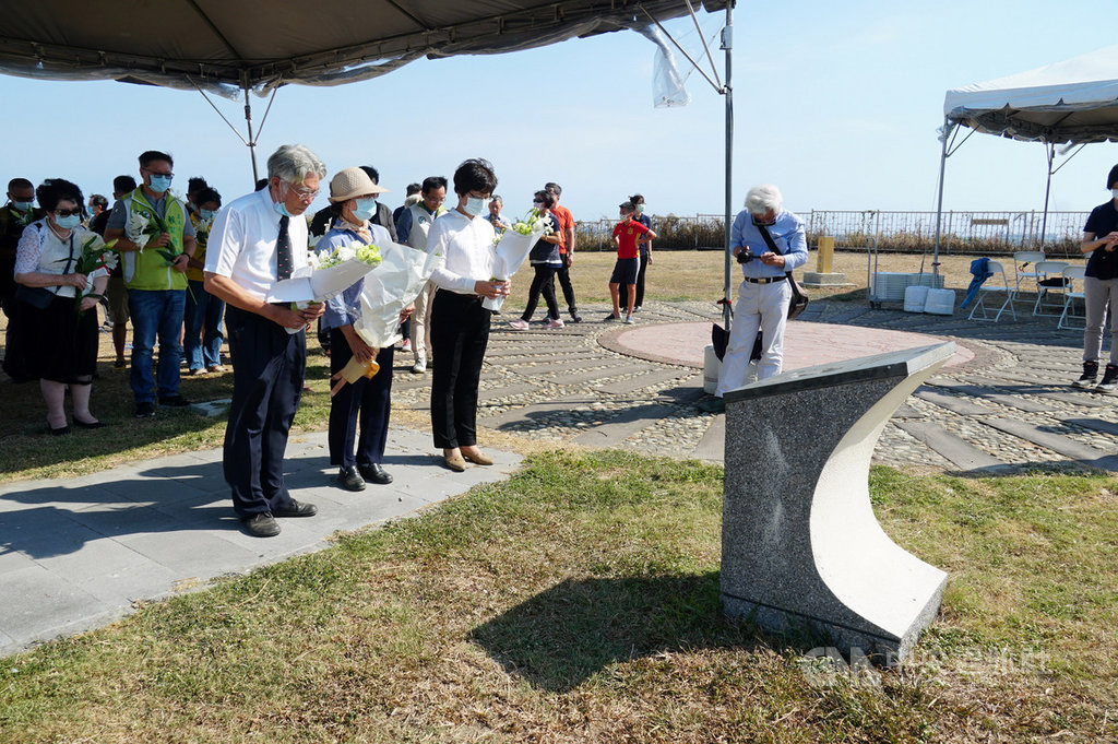 高雄市立歷史博物館聯合高雄市關懷台籍老兵文化協會17日舉辦春祭台灣兵活動,感念歷史中「不知為誰而戰」的無名戰士,同時也追思致力爭取台灣兵權益的許昭榮孤勇義行。(高雄市關懷台籍老兵文化協會提供)中央社記者陳朝福傳真 109年5月17日