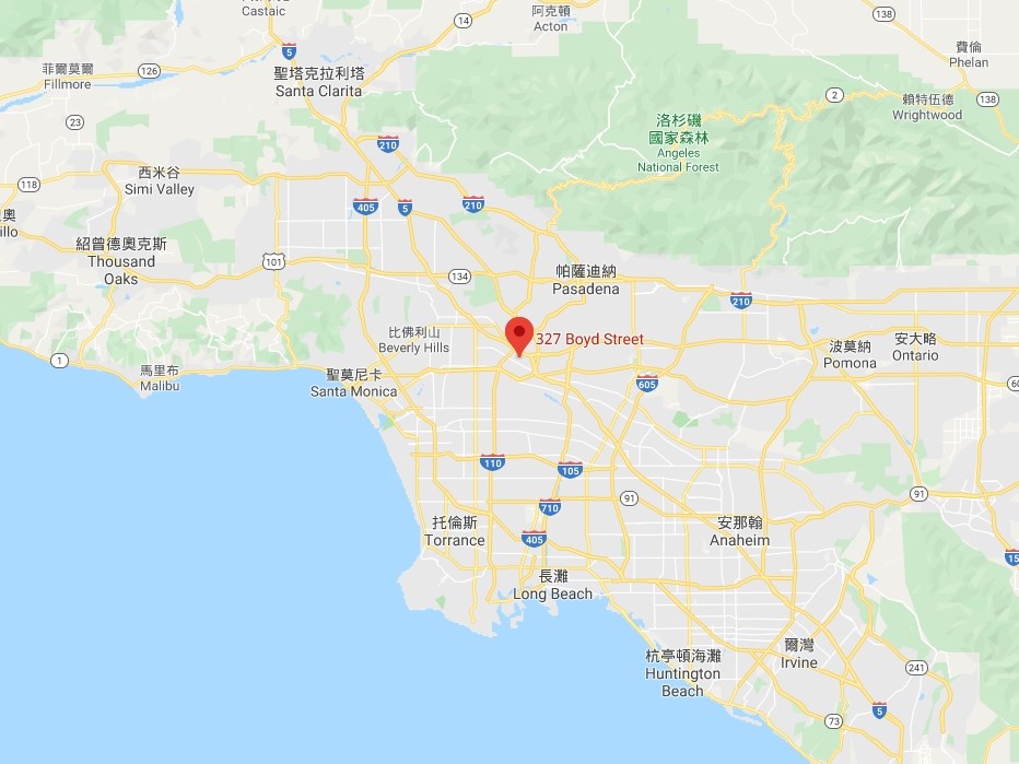 洛杉磯消防局表示,市中心17日發生一起爆炸(圖紅點處),導致多棟建築物起火,消防局認定這是「重大緊急事件」。(圖取自Google地圖網頁google.com.tw/maps)