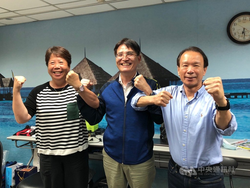 體育署和國訓中心擬舉辦模擬東京奧運對抗賽,國訓中心副執行長劉慶文(右)18日宣布,模擬賽將於8月1日至8日登場。中央社記者黃巧雯攝 109年5月18日