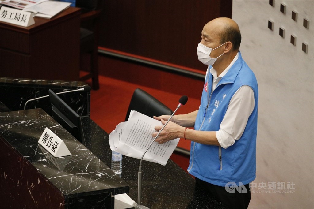 高雄市議會定期大會18日起一連兩天進行市長韓國瑜(圖)施政報告及備詢,這是罷免投票前議員質詢韓國瑜的僅有機會。中央社記者董俊志攝 109年5月18日