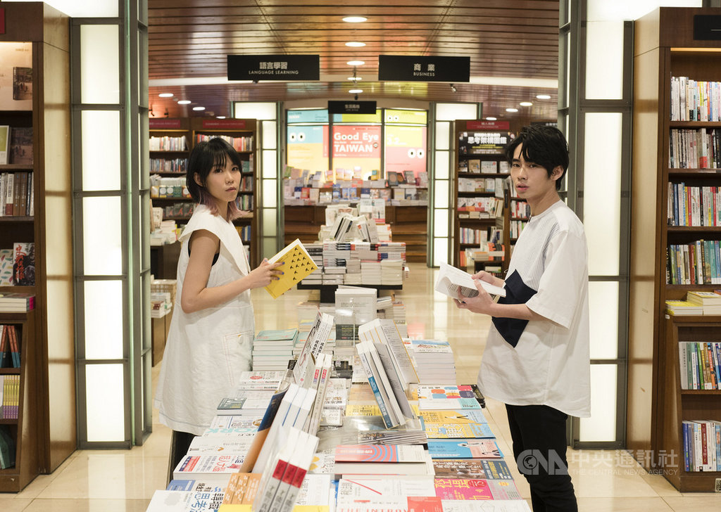 Crispy脆樂團應邀進駐即將熄燈的誠品敦南店,21日將展開24小時不間斷的音樂直播活動,也邀請9組藝人朋友到場陪伴,一起向誠品敦南店道別。(好多音樂提供)中央社記者陳秉弘傳真 109年5月19日
