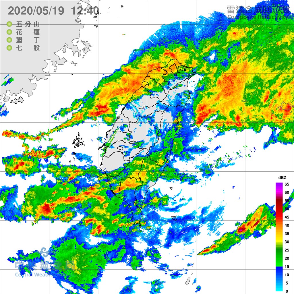 中央氣象局19日上午11時25分最新天氣警報,大雨及豪雨特報擴大為17縣市,高雄市及屏東縣也納入。圖為19日下午12時40分的電達回波圖。(圖取自中央氣象局網頁cwb.gov.tw)