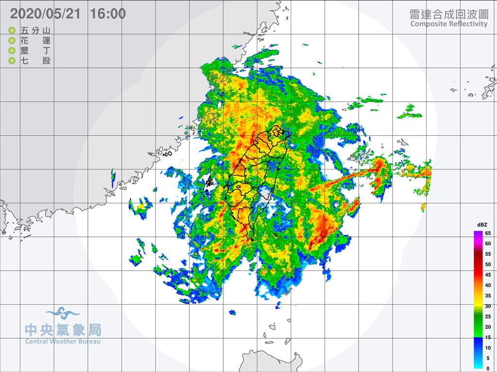 受鋒面及西南風影響,氣象局21日啟動今年首次的較大規模或較劇烈豪雨作業。降雨越晚會越明顯。圖為21日下午4時的雷達回波圖。(圖取自中央氣象局網頁cwb.gov.tw)