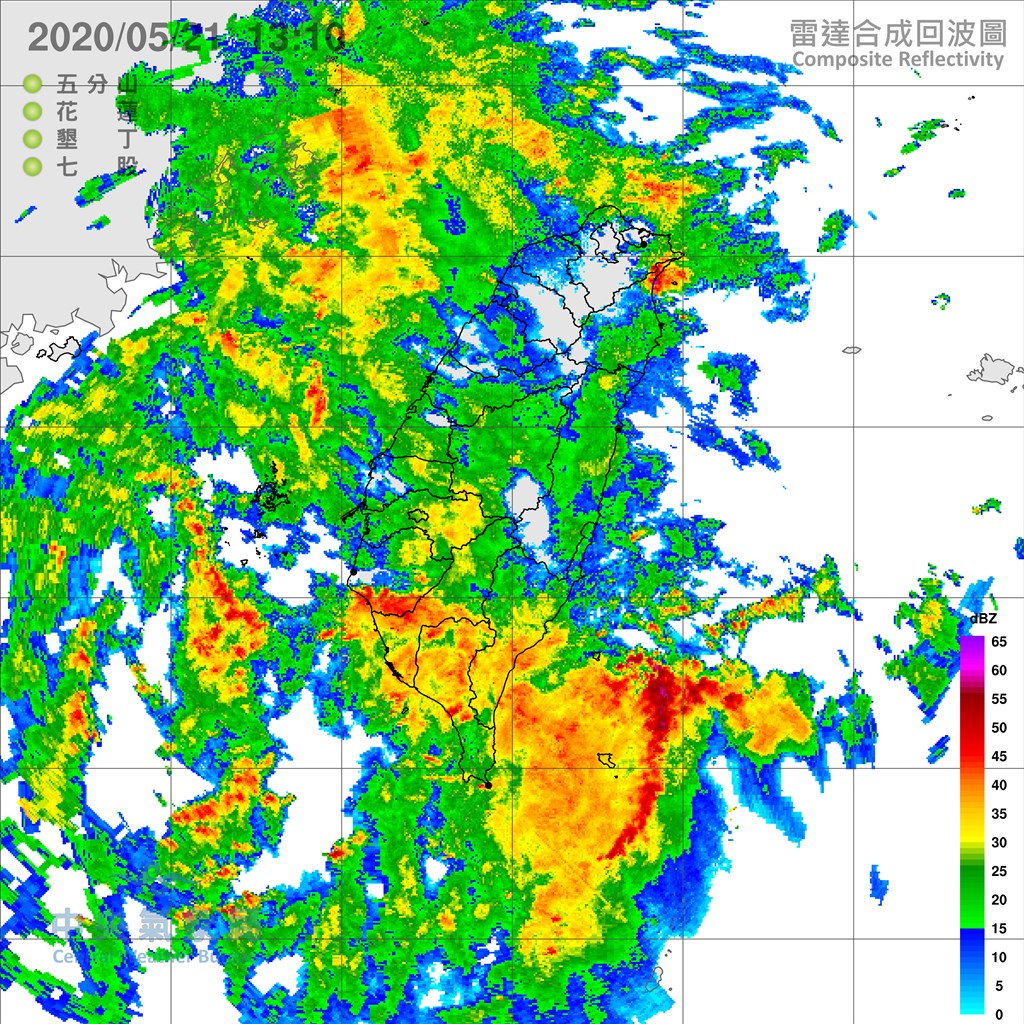 受到滯留鋒面及西南氣流影響，中央氣象局21日下午2時將啟動較大規模或較劇烈豪雨作業，這也是2020年來首次。圖為21日下午13時10分的雷達回波圖。（圖取自中央氣象局網頁cwb.gov.tw）