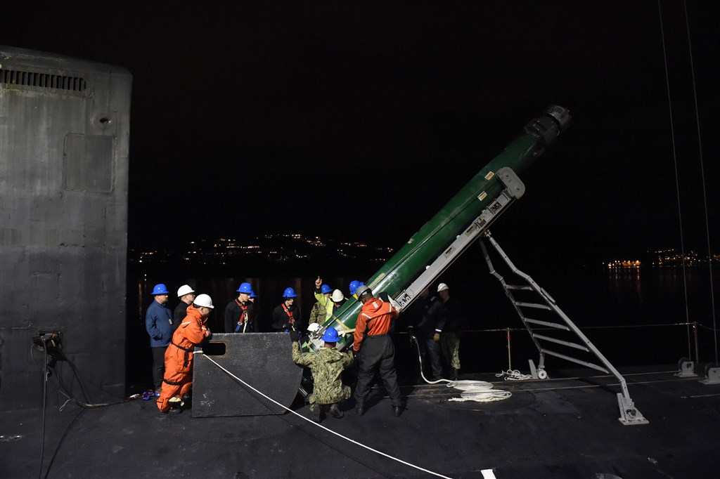 美國國務院20日宣布批准對台軍事銷售,將出售18枚MK-48 AT重型魚雷與相關設備。圖為一款MK-48型魚雷。(圖取自美國海軍網頁www.navy.mil)