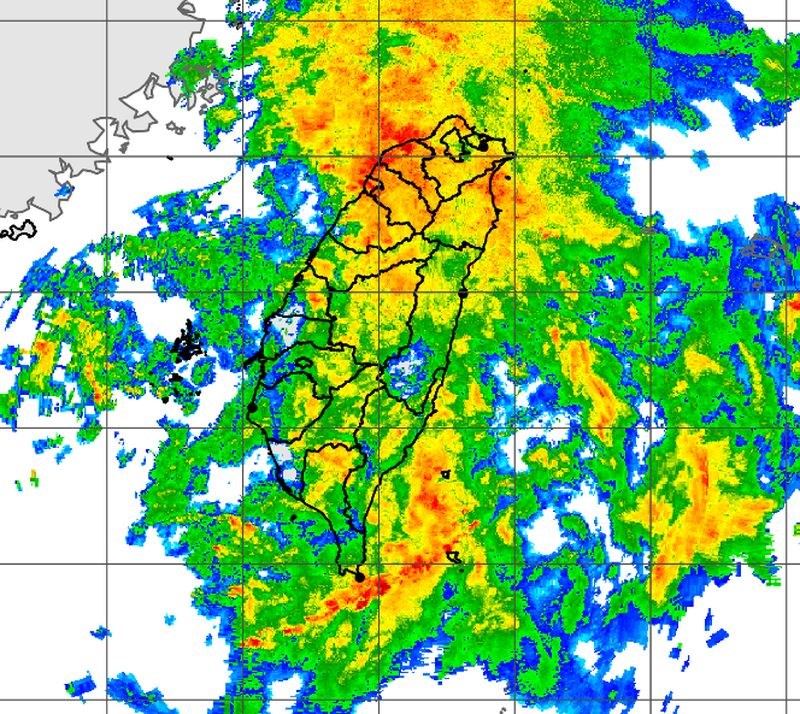 中央氣象局21日下午針對全台20縣市發出大雨或豪雨特報,豪雨特報地區為高雄、屏東及台東縣。圖為21日下午近18時的雷達回波圖。(圖取自中央氣象局網頁cwb.gov.tw)