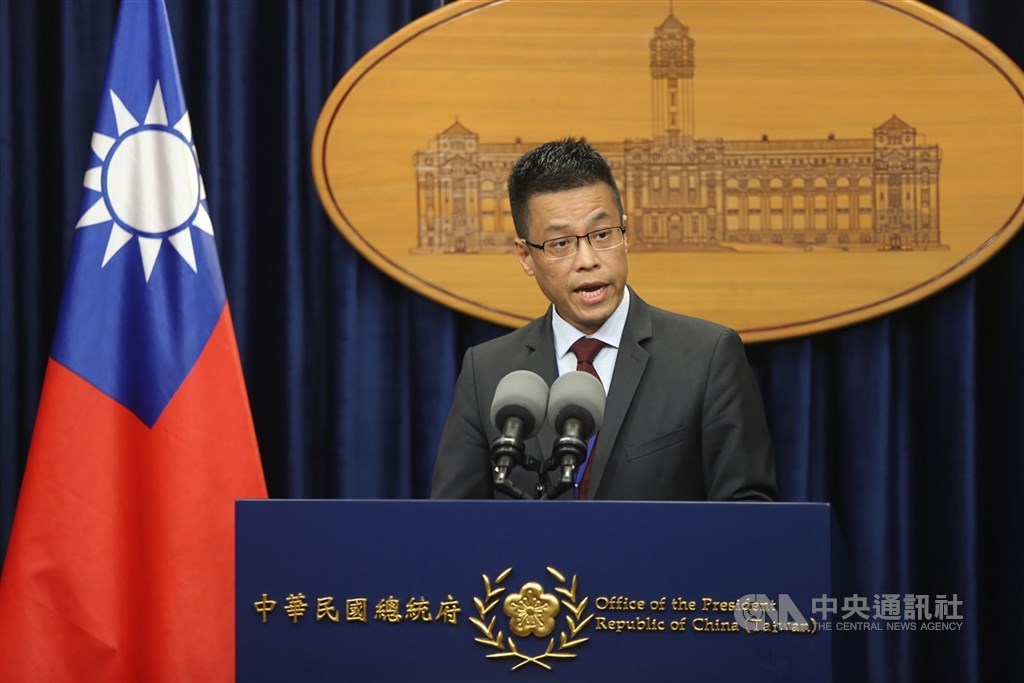 中國全國人大將審議「香港版國安法」,總統府發言人黃重諺22日表示,香港問題的解決之鑰,在於北京與香港政府必須真誠回應人民訴求,具體落實對香港自由民主的承諾,而非限縮香港人的自由與民主。(中央社檔案照片)