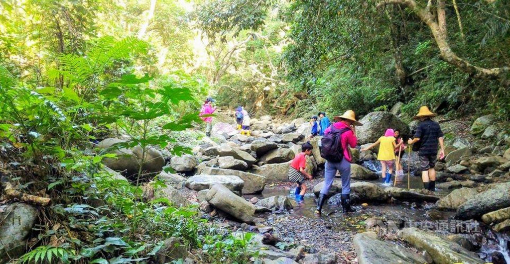 武漢肺炎疫情逐漸趨緩,墾丁國家公園生態保護區及各社區生態旅遊將於6月1日開放,目前官網申請已開始接受保護區生態旅遊遊程預約。(里山公司提供)中央社記者郭芷瑄傳真 109年5月22日