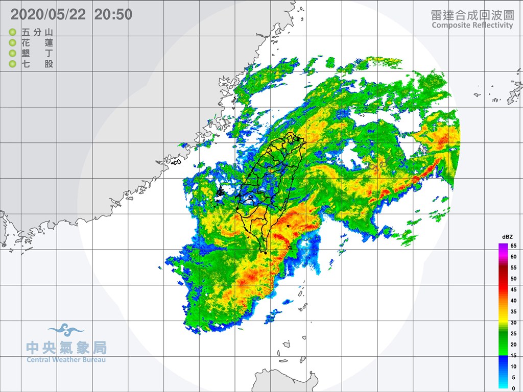 中央氣象局表示,22日高雄市山區、屏東縣山區有局部大豪雨或超大豪雨。23日白天起至24日西南氣流減弱,鋒面也逐漸南移至巴士海峽,整體降雨有減緩趨勢。(圖取自氣象局網頁cwb.gov.tw)