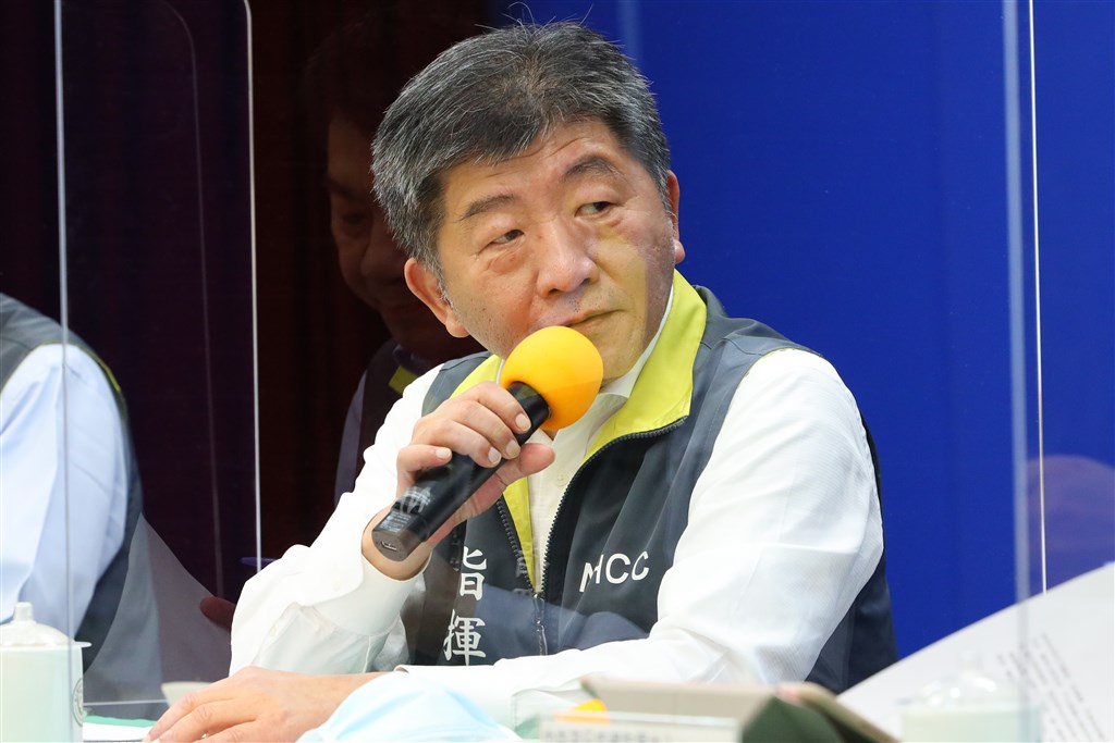 各縣市擴大紓困金快見底,頻向衛福部伸手。指揮中心指揮官陳時中22日表示,因應紓困金發放速度加快,擬將新台幣21億元紓困預算增至45億元,下週儘速撥款。(中央流行疫情指揮中心提供)中央社 109年5月22日