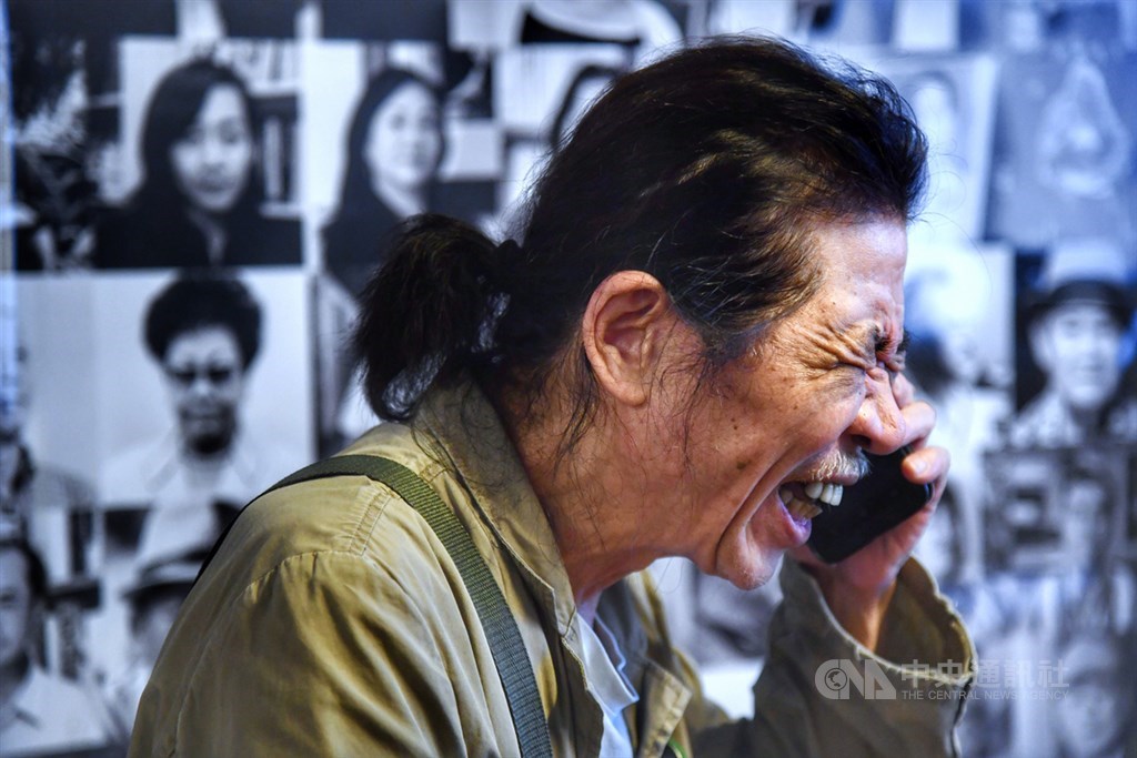 攝影集「台灣作家一百年」新書發表會23日下午在台北舉行,作者、攝影家潘小俠出席。中央社記者王飛華攝 109年5月23日