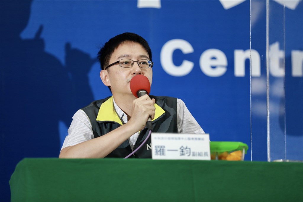 一項抗病毒藥物瑞德西韋初步分析發現,對亞洲人療效不顯著。指揮中心醫療應變組副組長羅一鈞說,這僅是初步分析資料,有待更多後續資料才能論斷。(中央流行疫情指揮中心提供)中央社