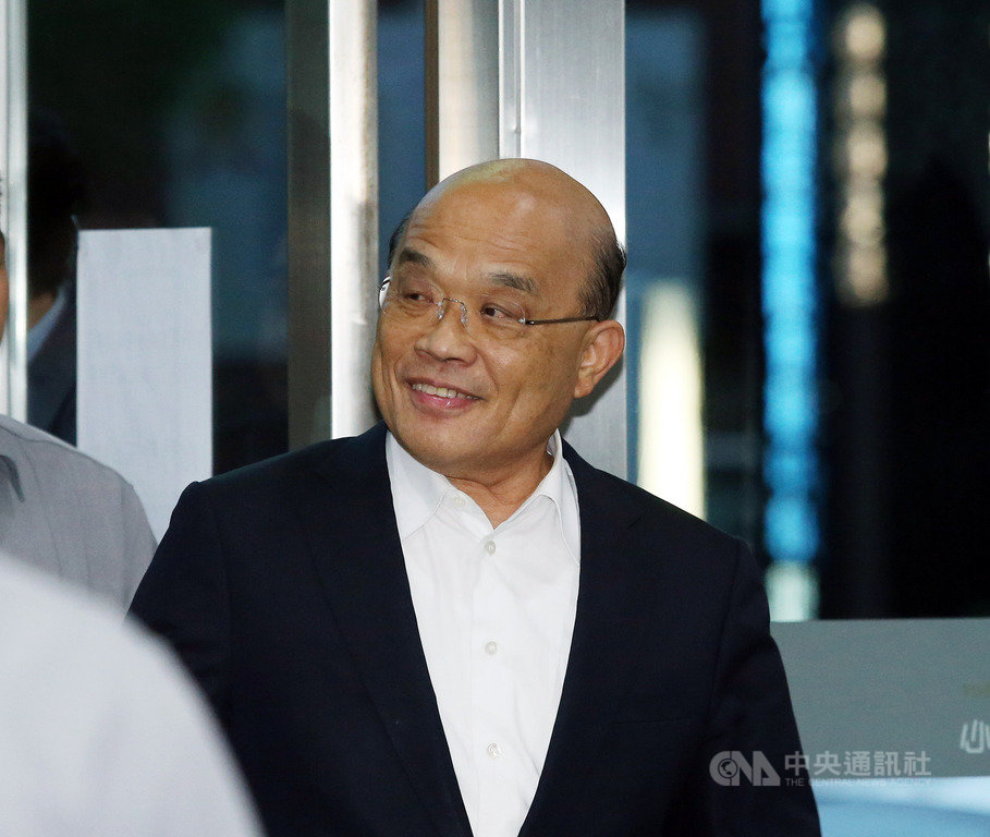 行政院長蘇貞昌續任,分兩批次與民進黨立委餐敘,25日晚間與南部的立委餐敘,並介紹行政院幕僚群給黨籍立委認識。中央社記者郭日曉攝 109年5月25日