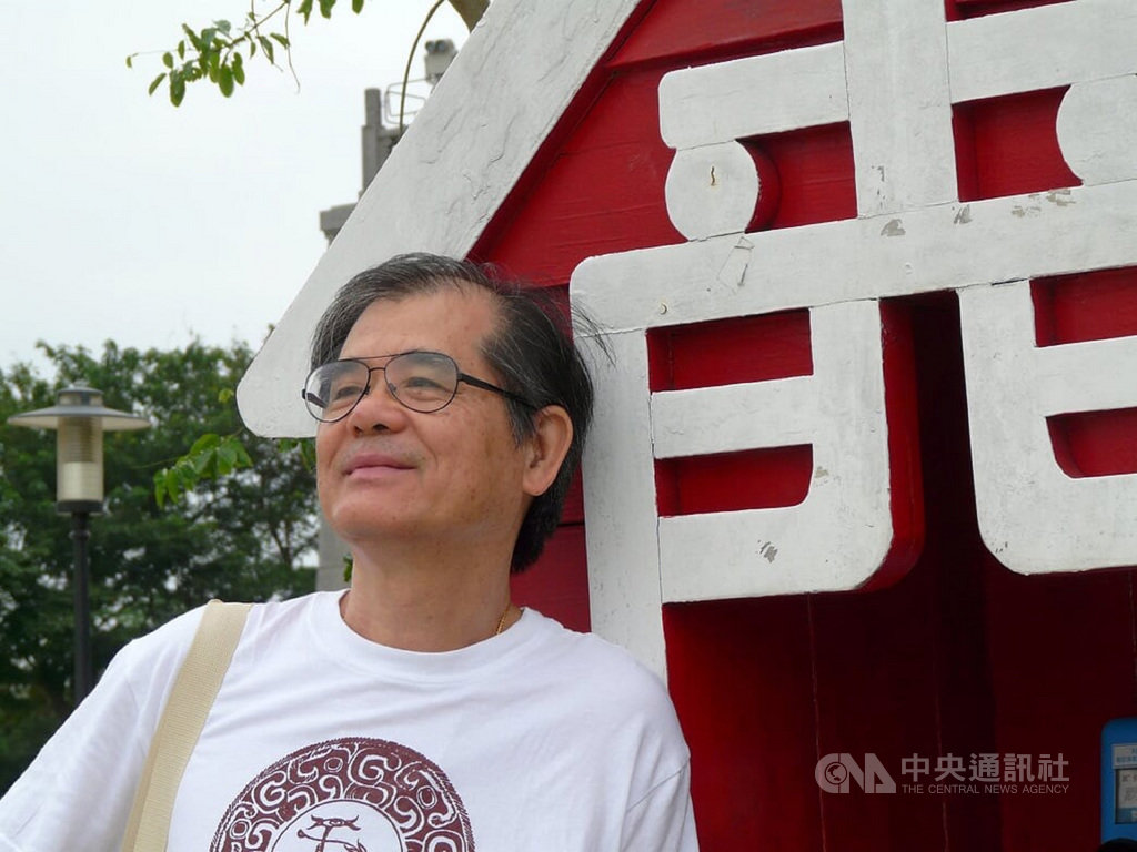 金門縣文化局26日公布第5屆金門文化獎得獎名單,文史達人李福井獲獎。他除了創作21本著作,也深入各鄉村訪問耆老,為地區留下珍貴史料,同時致力散播文學種子。(金門縣文化局提供)中央社記者黃慧敏傳真 109年5月26日