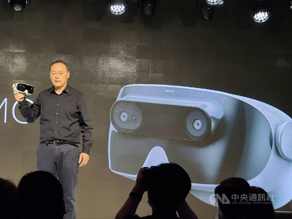 宏達電前執行長周永明3年前創立XRSPACE,26日攜手中華電信等夥伴宣布推出全球首款支援5G的VR一體機裝置。中央社記者江明晏攝 109年5月26日