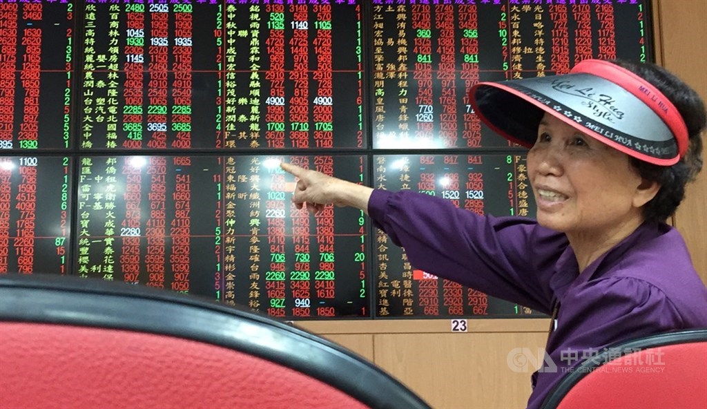 台股26日開高一度大漲逾165點,站回11000點之上。(中央社檔案照片)
