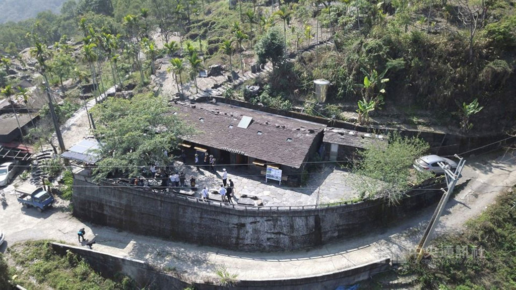 屏東縣政府18日公告,瑪家鄉舊筏灣部落聚落建築群取得文資身分,部落石板屋以百步蛇意象建造,蜿蜒成排的家屋群如前進中的百步蛇。(伍麗華提供)中央社記者郭芷瑄傳真 109年5月26日