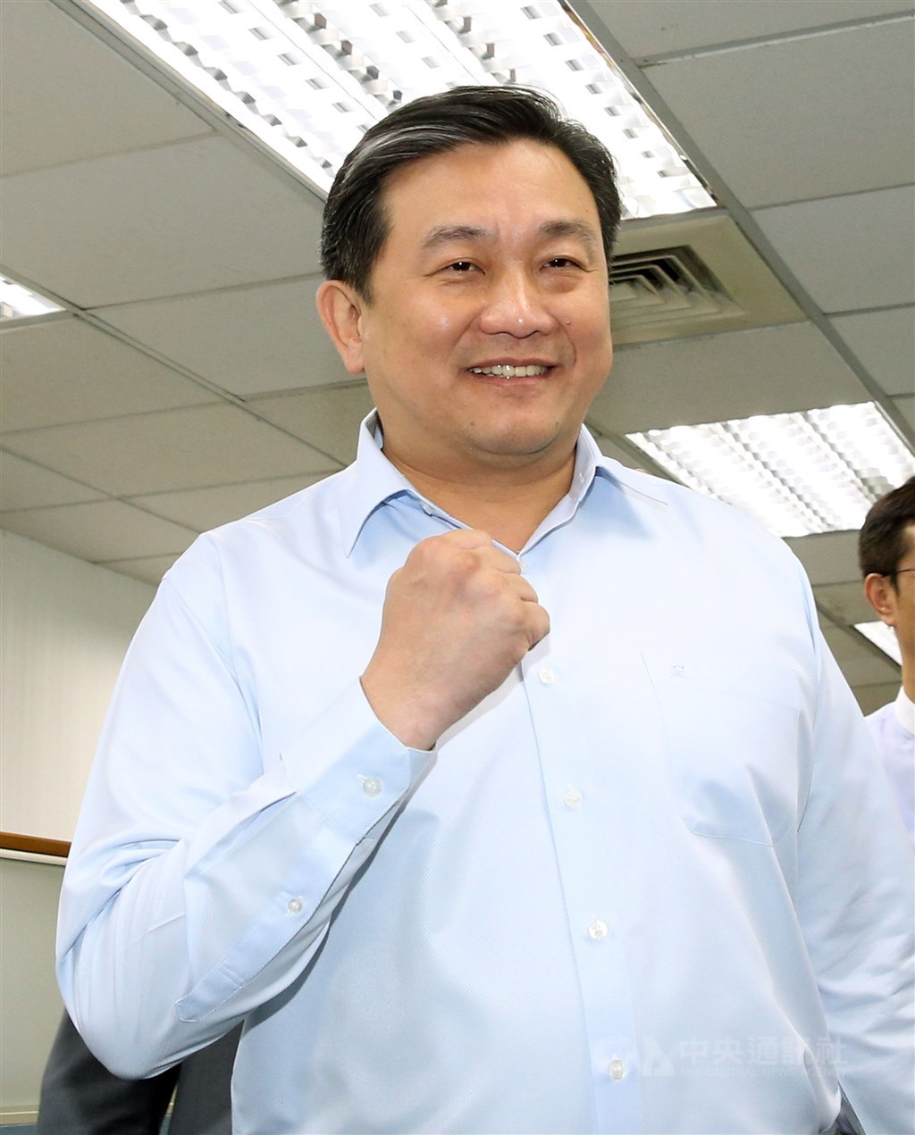 民進黨立委高嘉瑜詢問衛福部是否考慮對高熱量、高糖份食品課肥胖稅,藉此挹注健保財源。民進黨立委王定宇26日受訪時說,他跟立委蔡易餘都應該瘦一點,「一定會瘦下來,不要被課稅。」(中央社檔案照片)