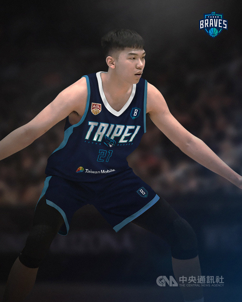 東南亞職業籃球聯賽(ABL)台北富邦勇士隊26日宣布,網羅即將從輔仁大學畢業的中鋒曾祥鈞,除為球隊注入活水,也盼他能逐漸扛起禁區支柱的重責大任。(富邦勇士提供)中央社記者黃巧雯傳真 109年5月26日