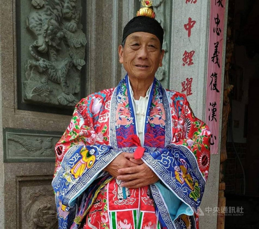 第5屆金門文化獎得獎人名單26日出爐,傀儡技師楊土金獲獎。楊土金12歲時即上台成為戲班台柱,是地區少數集道士、法師、傀儡技師於一身者。(金門縣文化局提供)中央社記者黃慧敏傳真 109年5月26日